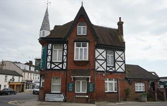 Railway Pub exterior.