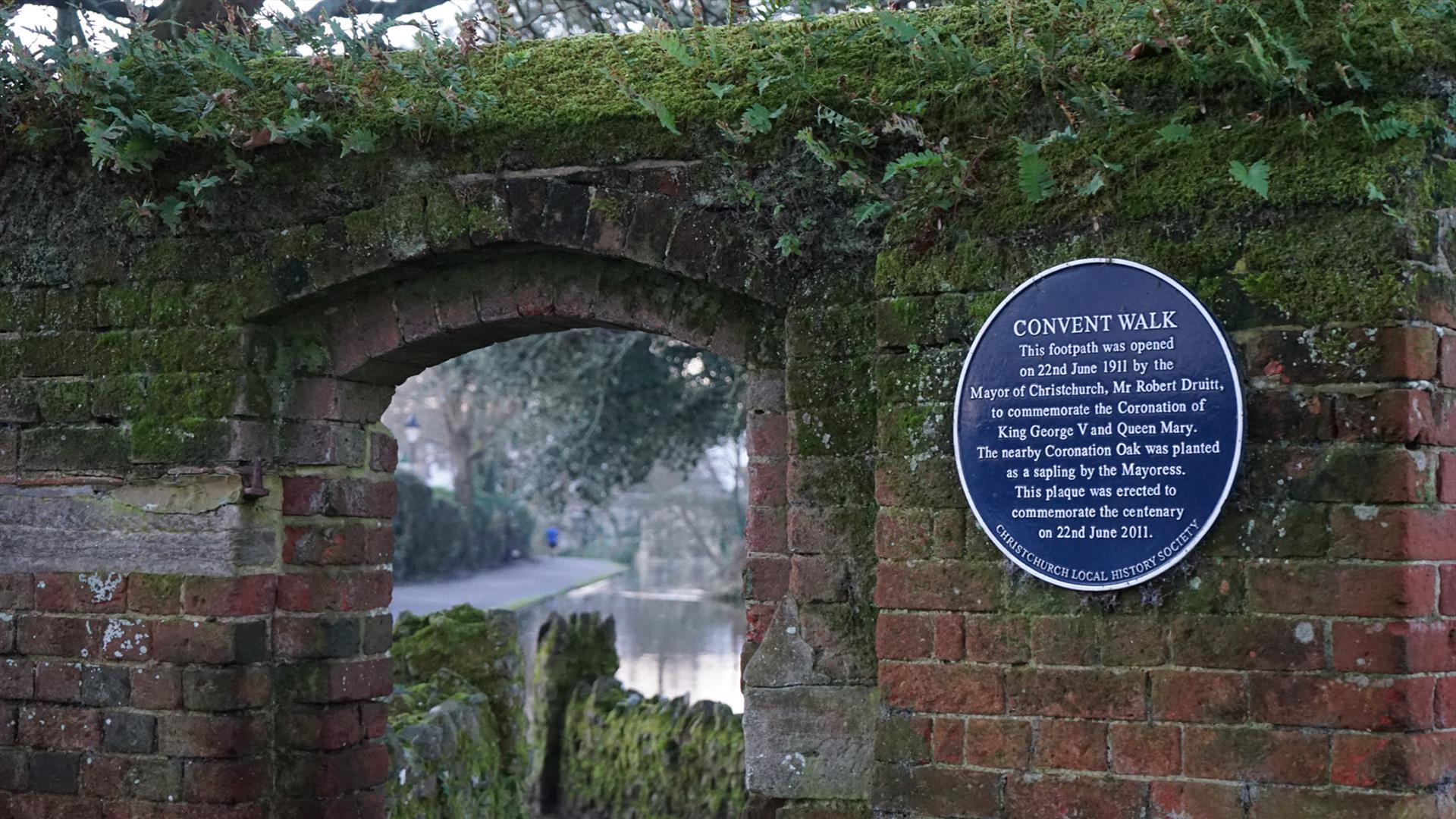 Historic walks labelled by blue plaques in Christchurch
