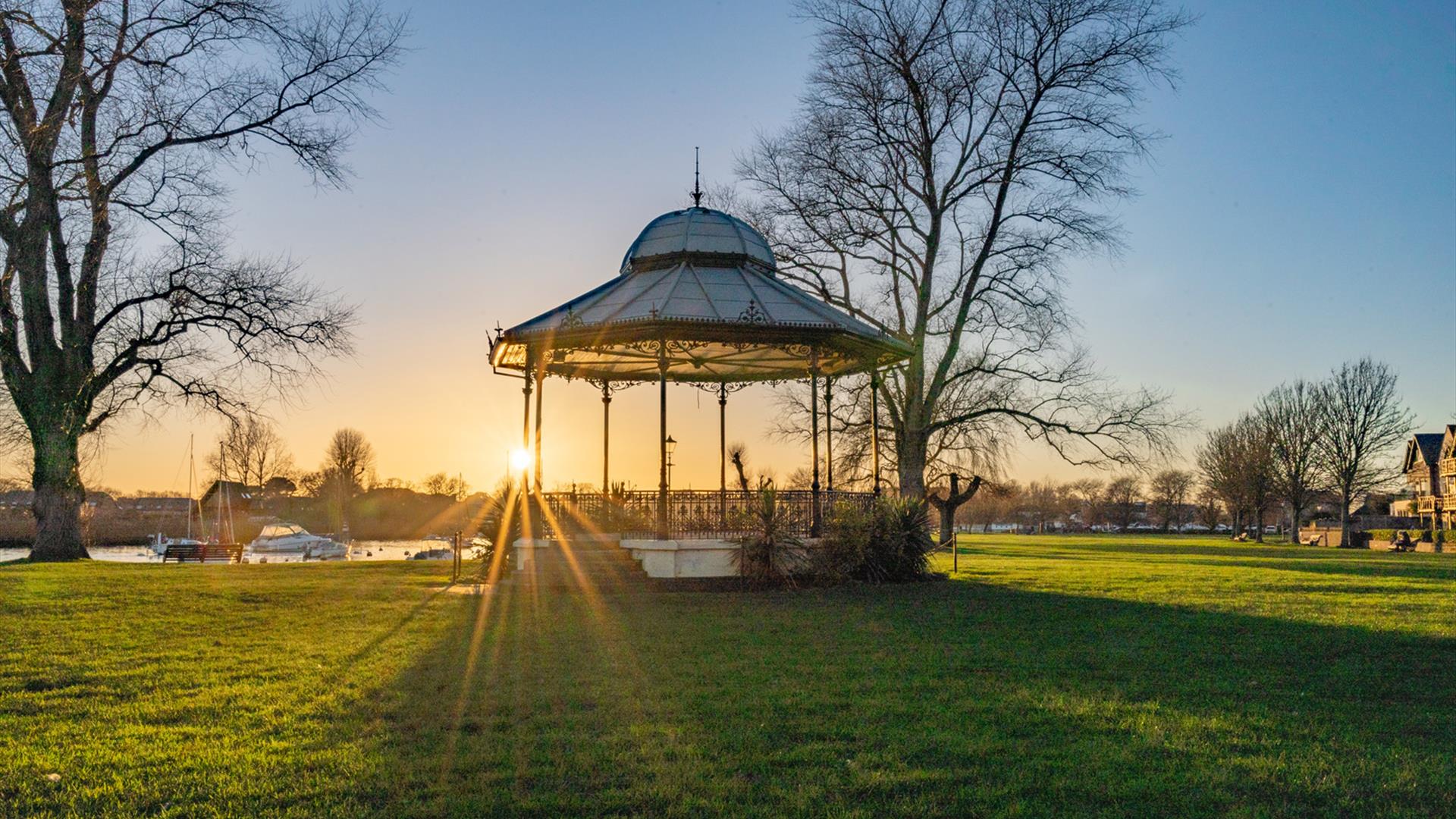 Sunsetting behind Christchurch bandstand on the quomps