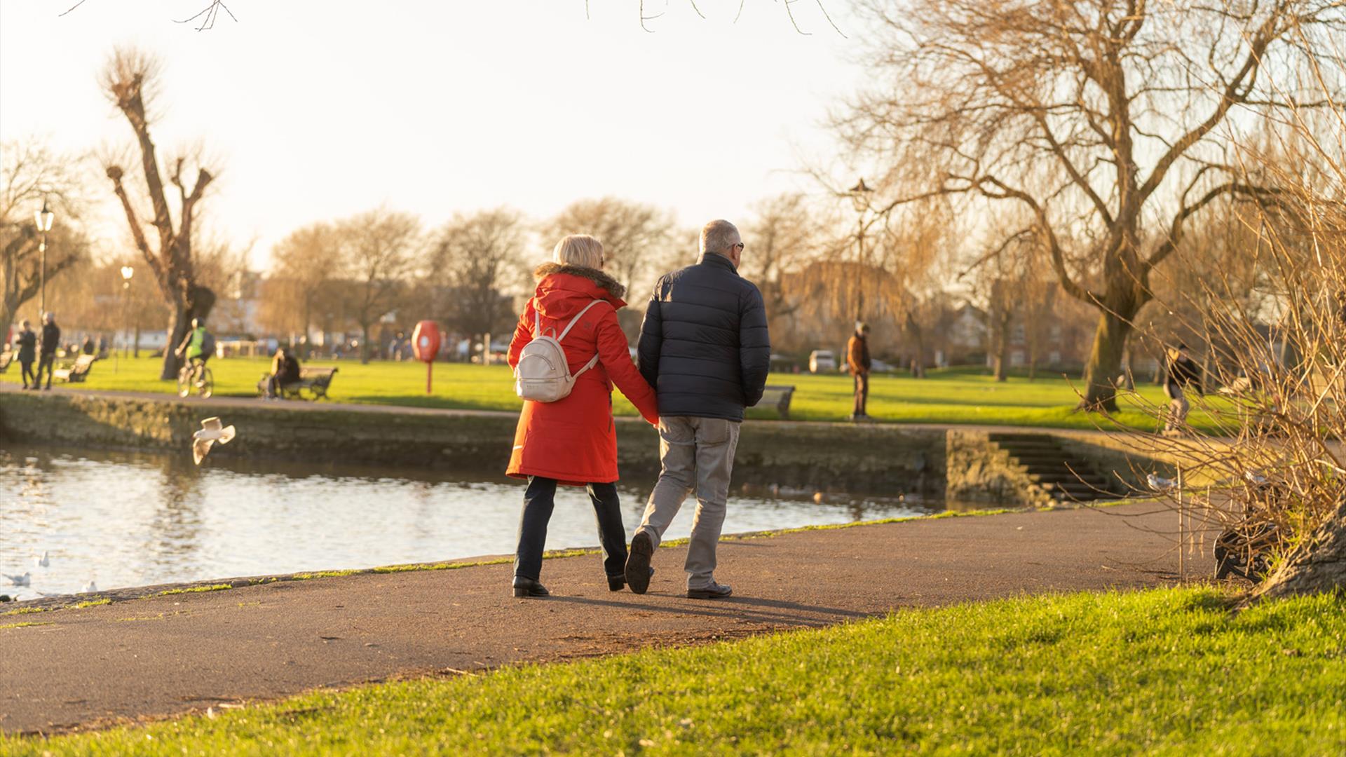 Couple walking arm in arm around Christchurch quomps and waterside