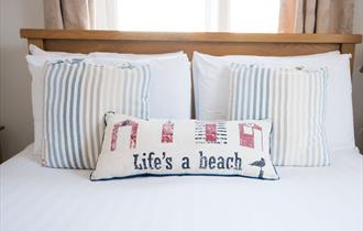 Bedspread with life's a beach breakfast pillow